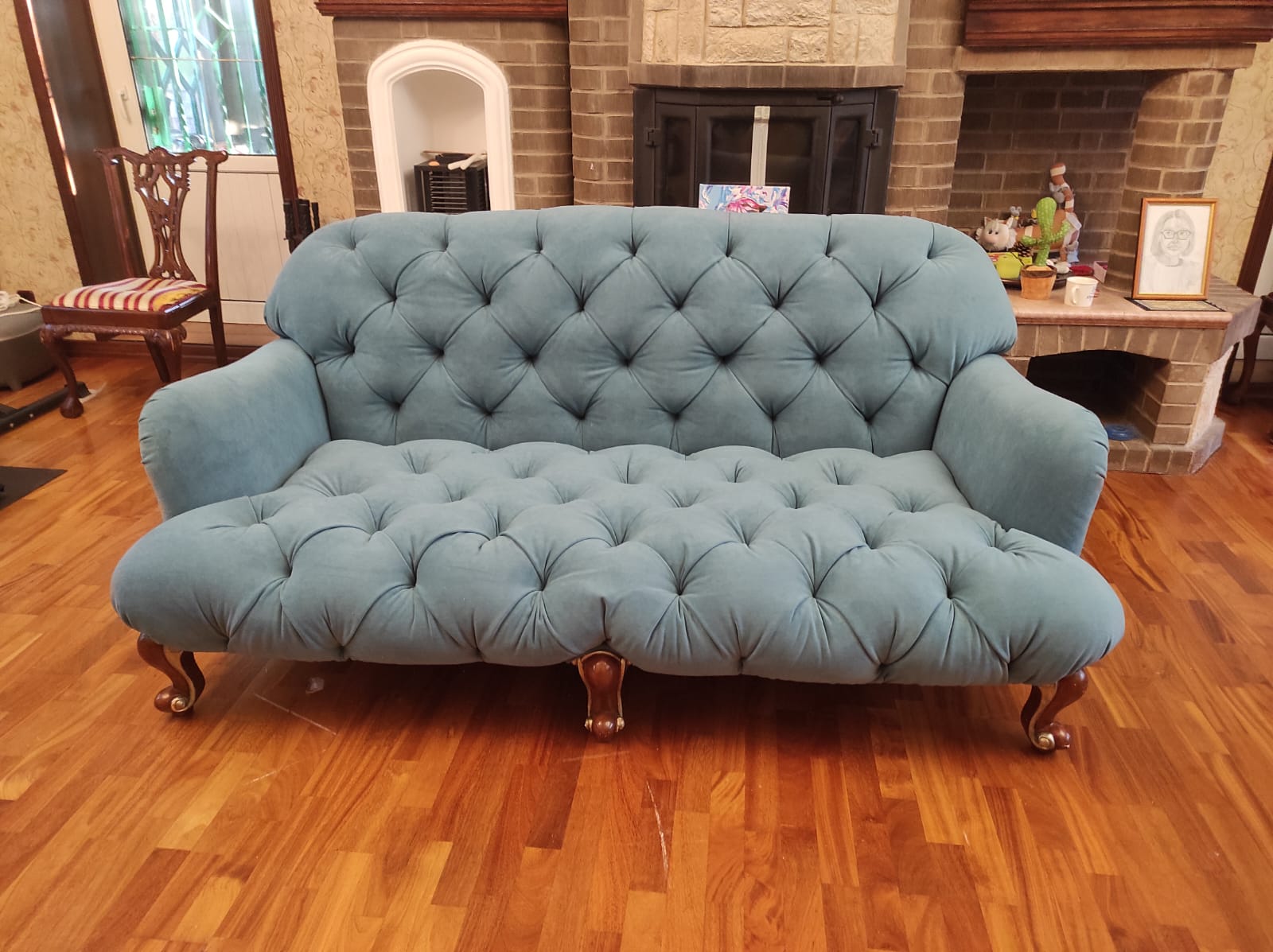 Обивка дивана. Белокаменная